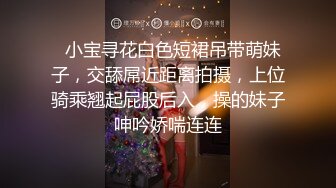 【淫蕩指數9分高顏值女神】大戰頭套男，邊插邊用辣椒黃瓜爆菊，操的不夠爽，電動伸縮假屌伺候