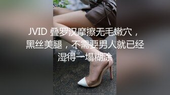 家教和學生在客廳 卻意外被家人撞見