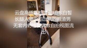 把新买来的''玩具''放到小穴里，差点拿不出来