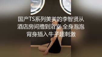 邪恶的房东暗藏摄像头偷拍美女租客洗澡 (1)