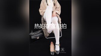 《极品瑜伽嫂子》大嫂上卧室开始换衣服看见大嫂光滑白嫩的皮肤粉嫩的咪咪头饱满粉粉的鲍鱼