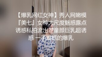 完美露脸 年轻的美女主播，撩骚网友展现自己的一线天粉嫩逼逼