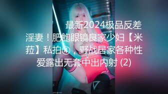 《魔手外购秘极品CP》厕拍达人潜伏女厕独占坑位隔板缝逼脸同框现场实拍多位小姐姐方便，极品肉丝美腿高颜美女擦逼的动作都好看 (5)