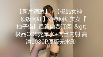 超大眼萌妹子露脸卖力口交裹屌无套插入无毛逼逼后入蜜桃臀，特写粉穴