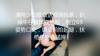 性感小美女露脸让小哥后入爆草揉着骚奶子，从床上玩到床上激情上位无套抽插，给狼友看骚表情射在肚子上真骚