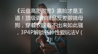 极品颜值大美腿新人小姐姐激情啪啪，单腿黑丝无毛肥穴，主动上位骑乘套弄，穿着高跟鞋扶着美臀后入撞击