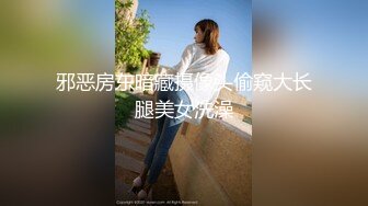 眼镜妹,因为阴毛太茂密每次都要用刷子洗逼