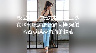  眼镜少妇吃鸡多P 被三根大肉棒轮流输出 骚叫不停 最后射了满满一脸精液