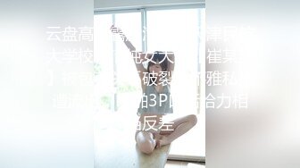 【新片速遞】  路边沟厕全景偷拍多位年轻妹子的小嫩鲍❤️被最后一位妹子发现了赶紧跑吧