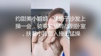 主题酒店情趣红色圆床偷拍换妻QQ群群主和狼友一块3P人妻少妇