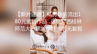 眼神迷離清純系美少女居家果聊,自己臥室床上直接開秀,兩三根手指一起插進去才滿足