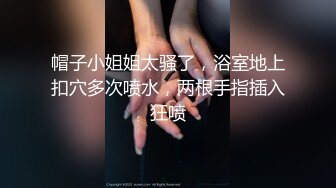 最新流出超大胆子哦纹身人妻白天竟全裸街头行走购物引路人围观拍照 胆子确实不小 也不怕被抓起来