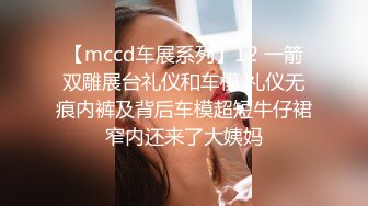 户外少妇勾引路人：怕什么呀帅哥，有人更刺激，他们看到了邀请一起来操我