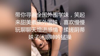  中年大叔第一次来情趣酒店开房约炮丰满少妇对各种设备有点好奇