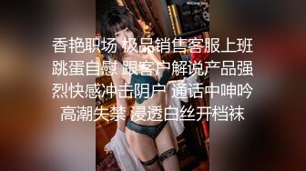  小骚逼露脸洗干净了伺候小哥哥诱惑狼友，舔鸡巴的样子好骚吸蛋蛋，深喉抽插，后入草屁股