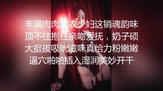 长发美女修电瓶车中间随她去趟厕所妹子竟然把小穴掰开