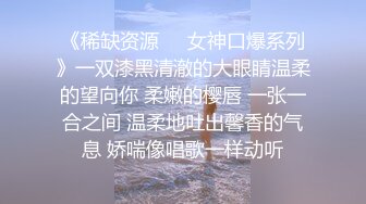 健身教练小姐姐,健身房换衣间,外面人声不断,极品女神胴体满分