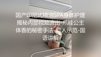  胖哥哥玩嫩妹子还有人在围观，跳蛋玩穴吃奶后入舔逼