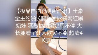 提前返乡的小少妇【农村骚娘们】为了赚钱补贴家用，户外裸奔，路边撒尿，乡村小路上春光无限，骚气逼人