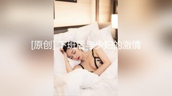 大胸小逼超骚的小少妇陪狼友直播大秀，全程露脸这大奶子真稀罕人，小逼特写玩弄大黑牛自慰揉捏骚奶子好刺激