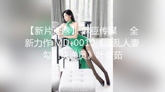 小小酥：我第一次摸你们男人的器官，他抓着我的手又抓了两下，一下去就插进去了，当时我的下边已经湿了，很痛，弄不过他啊