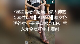 气质甜美酒窝女神今天黑色内衣丁字裤，解开内衣掏出白皙美乳揉捏，拨开丁字裤掰开极品粉穴，浴室洗澡湿身诱惑