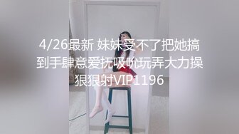 美女网红穿着白内丁字裤玩自拍