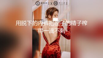  黑丝露脸情趣娇嫩的小妹子被纹身大哥在床上无情蹂躏，淫声荡语听指挥各种调教