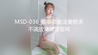  眼镜轻熟女美少妇，夫妻之间沙发上啪啪做爱花式玩黑蝴蝶传教士内射，最后洗澡