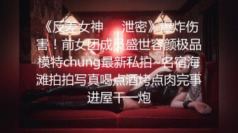 颜值区极品女神搔首弄姿漏奶，乳头超级粉，小处男看估计都秒射