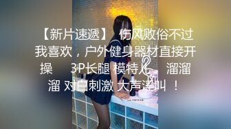 妈妈带女儿一起大秀直播，全程露脸主动扒光女儿的衣服给狼友看奶子和逼逼，好嫩没几根毛吃奶舔逼陪狼友撩骚