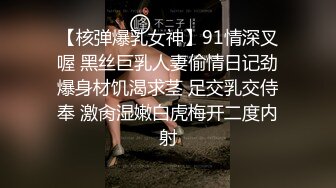 双女仆抢吃一根肉棒