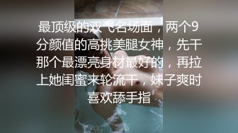   健身房厕所尿尿听到隔壁厕间有奇怪的声音意外偷拍到教练和女学员在里面嘿哟简直就是活春宫