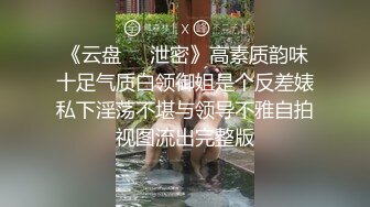 玩女公子哥週末高價約啪影樓造型師拜金援交妹身材纖細主動扒開兩片肉唇等待硬棒進去很騷啊