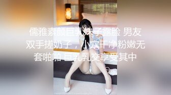 家中对着镜子