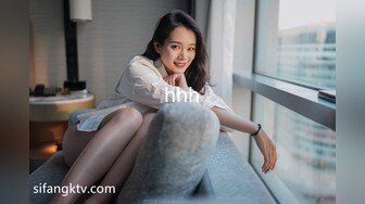   满背纹身萌萌哒双马尾美妞，无聊和炮友来一炮，特写深喉吸吮很卖力，主动上位骑乘