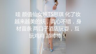 乖巧的小少妇镜头前让大哥玩给狼友看，口交大鸡巴撅着屁股玩逼，让大哥无套爆草各种体位，内射中出叫的好骚