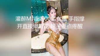 两男一女玩弄年轻小骚妹，站着后入把小姑娘整不开心了差点走人