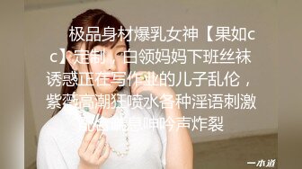  漂亮美女吃鸡啪啪 你喜欢玩游戏 我喜欢玩逼 玩爽了就是一顿爆操 射了一骚逼