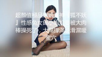   黑玫瑰~白丝包裹着的B毛若隐若现~叫床非常骚气~在线与狼友们互动撩骚~来艹死她吧！