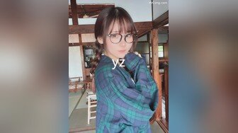 小热巴OOXX高颜值美女双女道具自慰啪啪，连体网袜特写口交上位骑坐特写震动棒插入